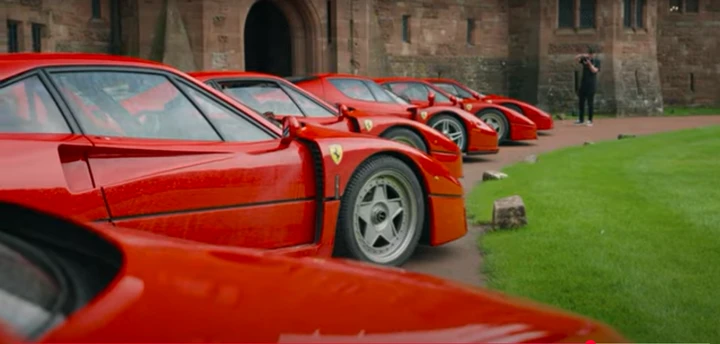 Ferrari F40 & Enzo a tutta velocità: un raduno esclusivo che ha infiammato la pista [VIDEO]