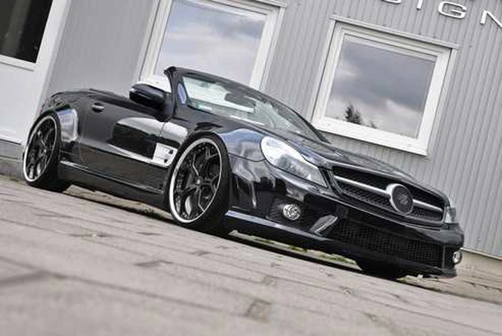 Mercedes SL by Prior Design in abito nero