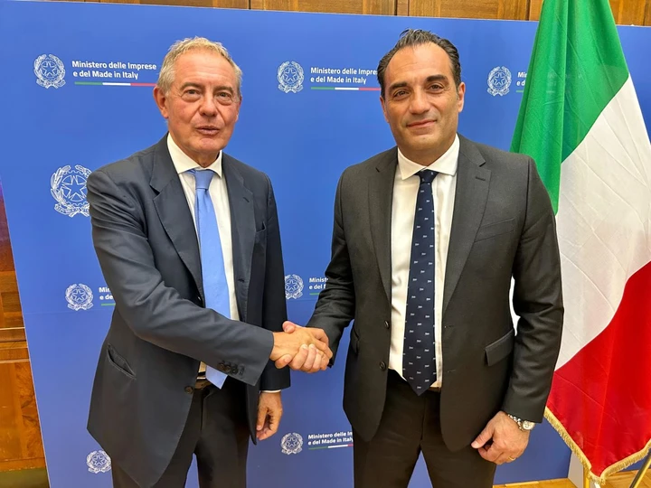 Stellantis e l’Europa: piccole auto elettriche e incentivi per rilanciare il mercato