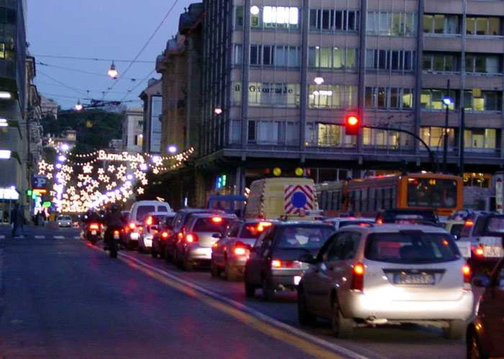L'auto resta la preferita per gli spostamenti