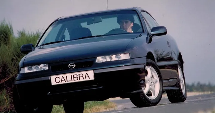 Opel Calibra: la coupé da famiglia compie trent’anni