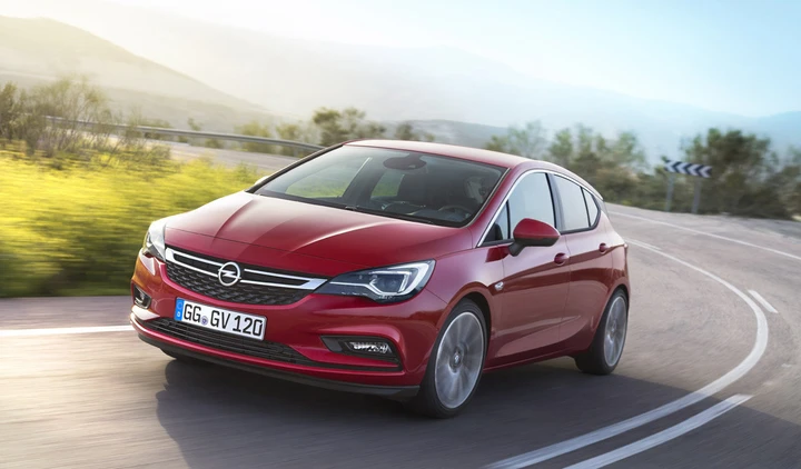 Dalla Kadett alla nuova Astra: la storia Opel nel segmento C