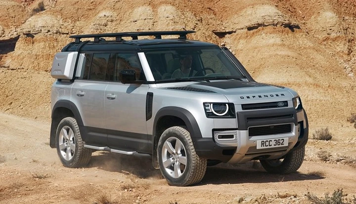 Land Rover Defender: avrà una versione economica e una superlusso