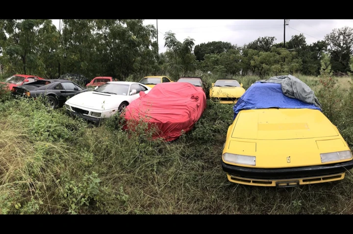 Le undici Ferrari abbandonate in un campo del Texas