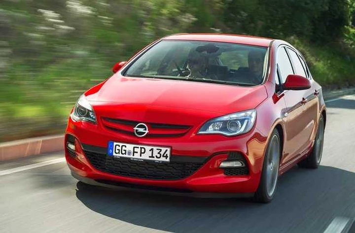 Opel Astra BiTurbo: un diesel da 195 CV