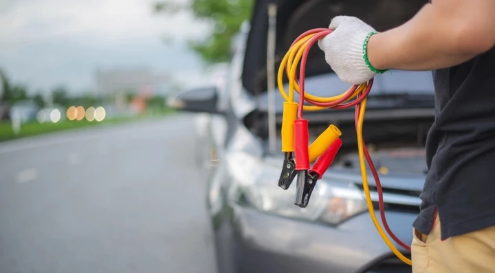 Avviatore Auto: l'importanza di avere un booster sempre con sé