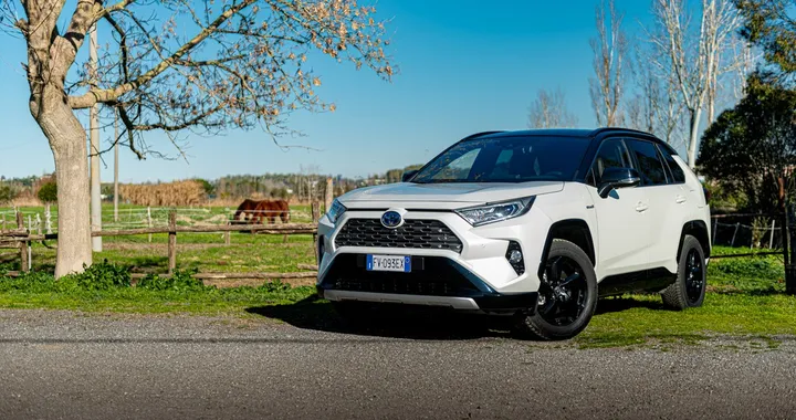 Toyota Rav4 2.5 HV 218 CV Style: la prova su strada