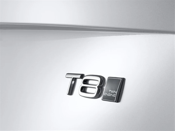 Nuova Volvo XC90: SUV ibrido da record