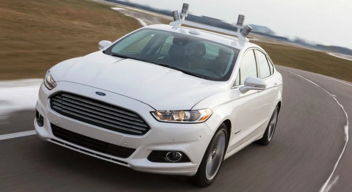 Ford Fusion Hybrid senza conducente