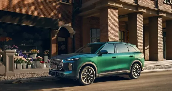 Lepas L8 arriva in Italia: prezzi, autonomia e dotazioni del nuovo SUV plug-in