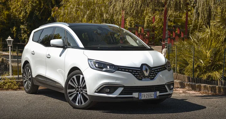 Renault Gran Scenic 1.7 Blue dCi Initiale Paris: la prova su strada