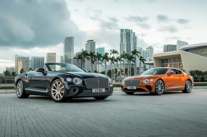 Bentley Continental GT V8 Coupé e Convertible 2019: immagini ufficiali