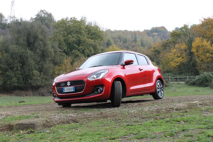 Suzuki Swift 1.0 Boosterjet HYBRID S VS Swift 1.2 Hybrid 4x4