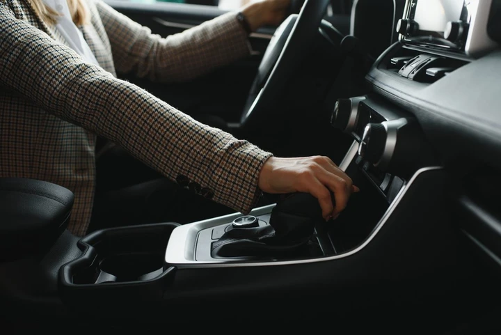 Come preservare la frizione dell’auto: consigli pratici e errori da evitare
