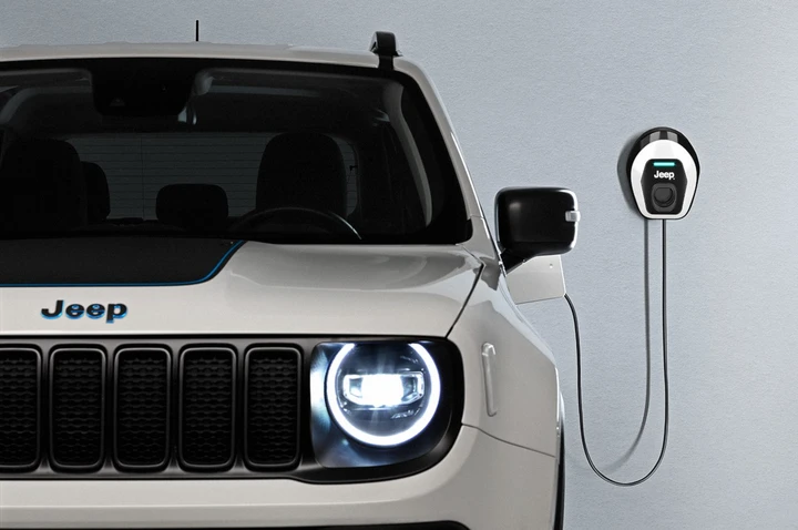 Jeep Renegade 4xe First Edition 2020: immagini ufficiali
