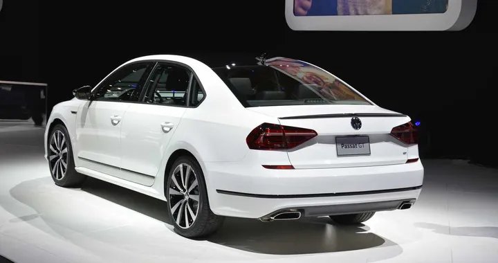 Volkswagen Passat GT: a Detroit la berlina tedesca diventa sportiva