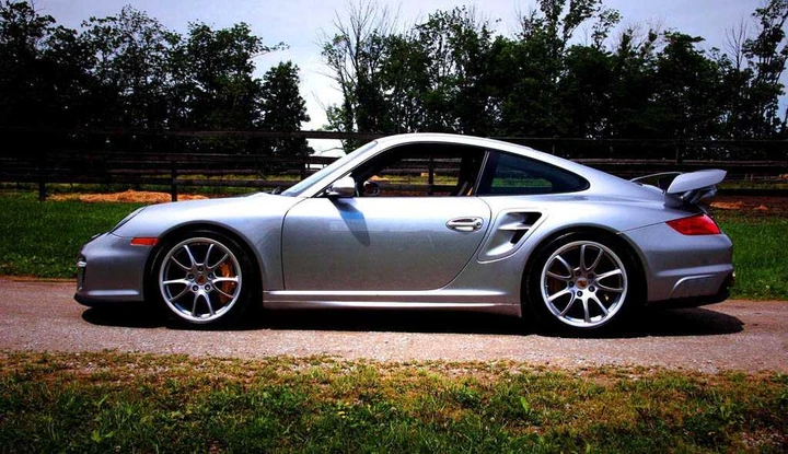 Porsche 911 GT2 RS by Switzer