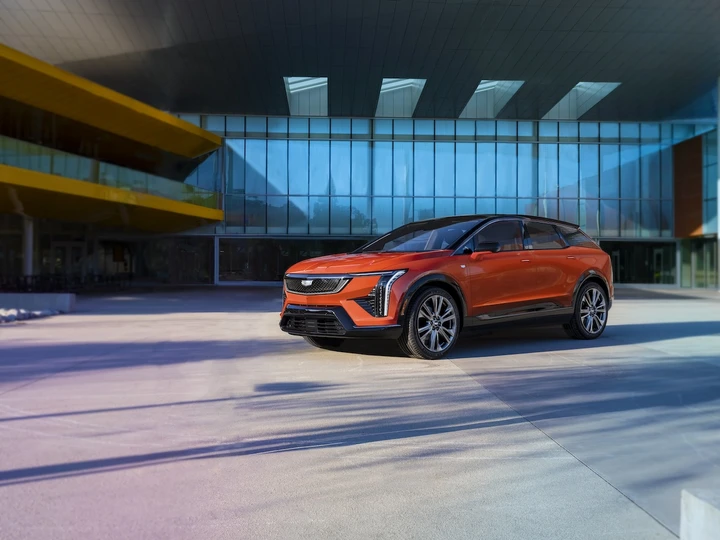 Cadillac Optiq 2025: svelato in anteprima il nuovo crossover elettrico [FOTO]
