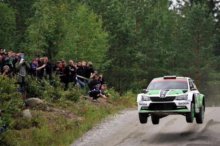 In Finlandia, la WRC2 è dominata dalla Skoda