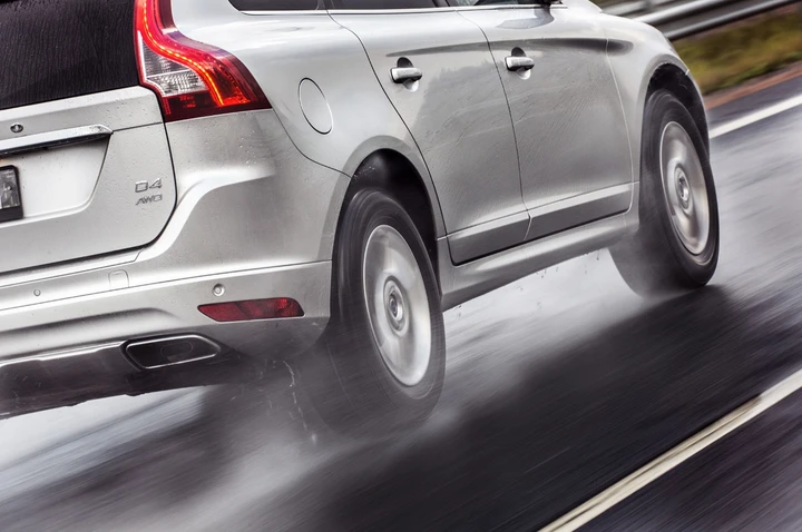 Pneumatici Nokian, prevenzione aquaplaning: immagini ufficiali