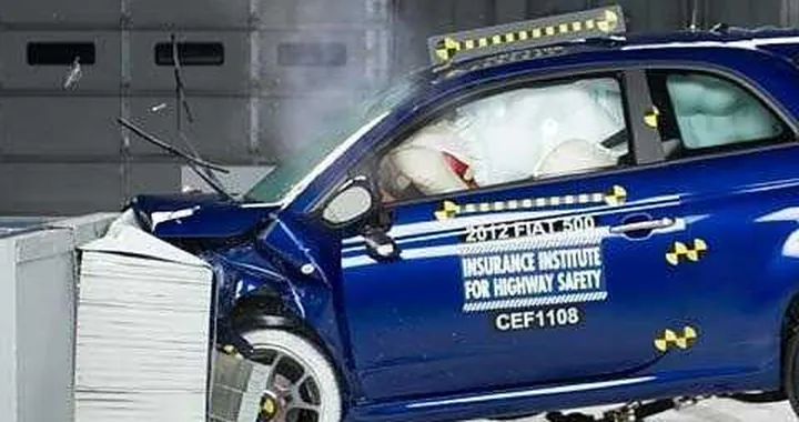 Crash test: alla Fiat 500 il Top Safety Pick