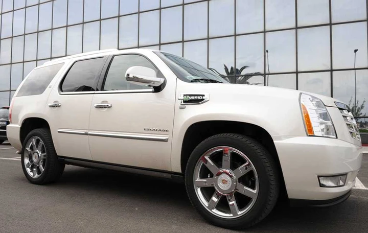 Cadillac Escalade Hybrid in prova