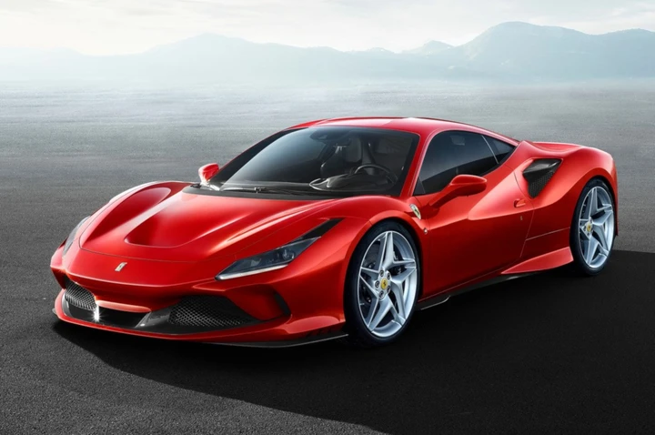 Ferrari F8 Tributo: immagini ufficiali