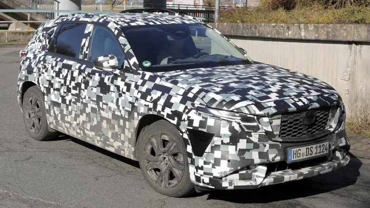 Immagini spia svelano la nuova Mazda CX-5: sarà il SUV dell’anno?