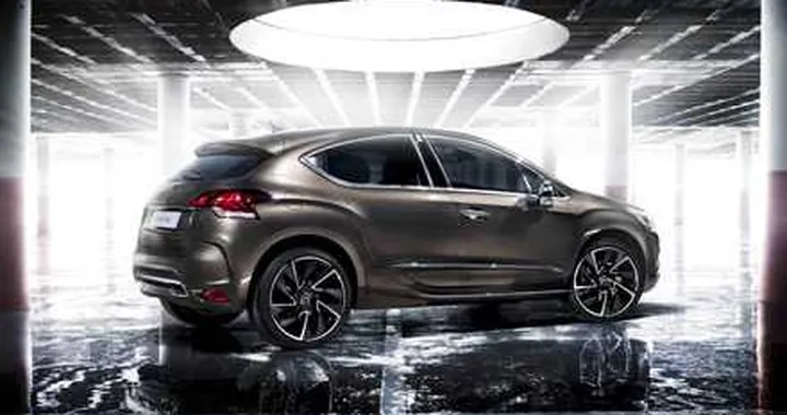 La Citroen DS4 si racconta online