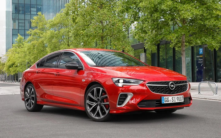 Opel Insignia, l’ammiraglia hi-tech si rinnova