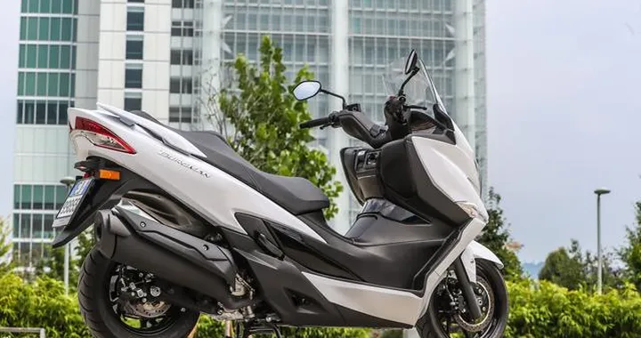 Suzuki Burgman 400 ABS 2017: lo scooter giapponese si rinnova
