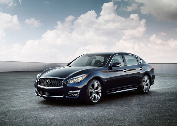 Infiniti Q70L