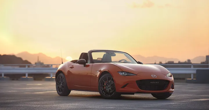 Mazda MX-5 30th Anniversary Edition: la versione in Racing Orange svelata a Chicago