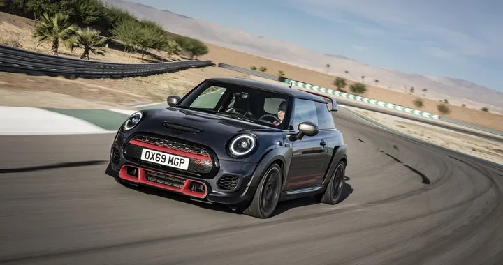 Nuova Mini John Cooper Works GP: prezzo da 45.900 euro