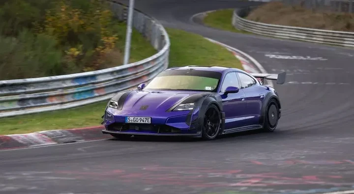 Porsche Taycan Turbo GT firma il record al Nürburgring
