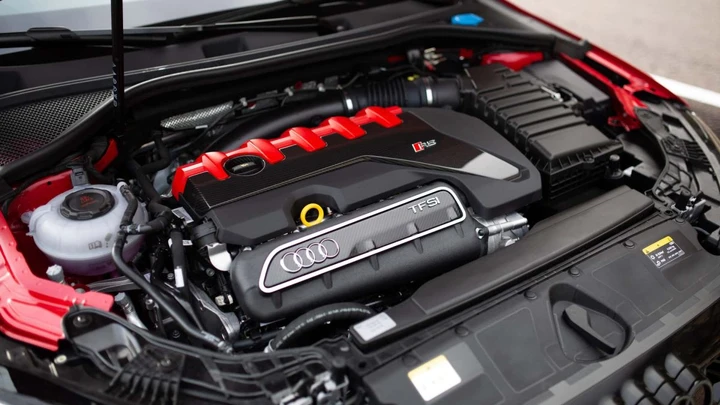 Audi si smarca dall’elettrico: nuove A5, Q5 e una R8 ibrida in arrivo