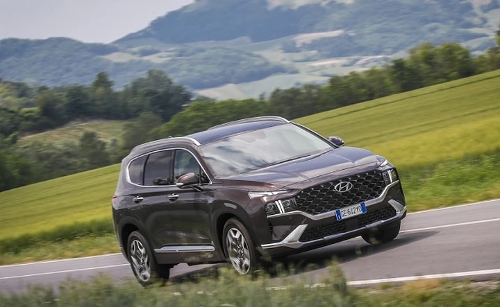 Hyundai Santa Fe Plug-in Hybrid: autonomia, prezzi e dotazioni