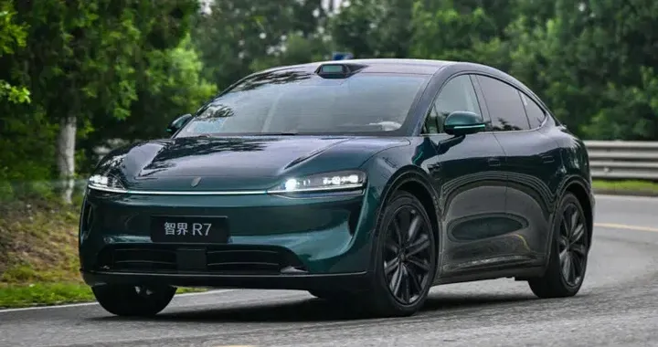 Luxeed R7: autonomia record e tecnologia Huawei per l’estero