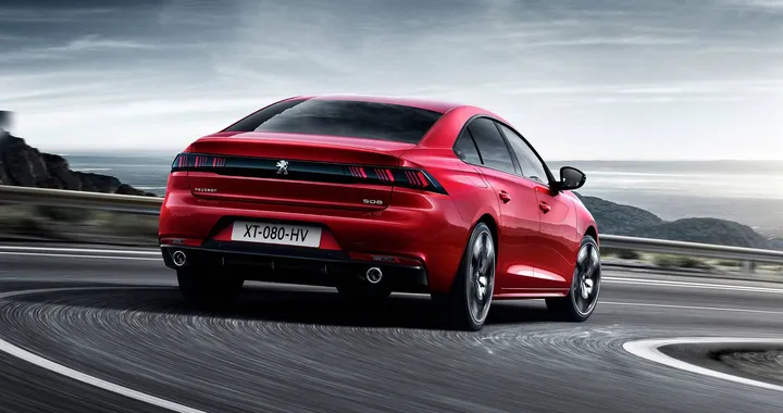 Nuova Peugeot 508: la berlina francese diventa fastback