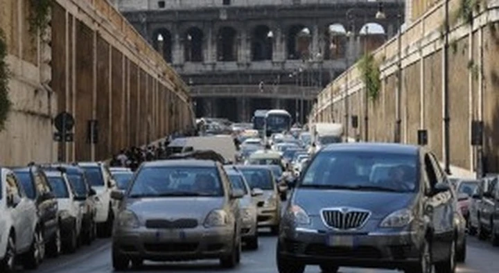 Roma, dall'1 novembre stop ad auto Euro 1 e 2