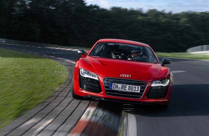 Audi R8 e-tron: record al Nurburgring in 8’09
