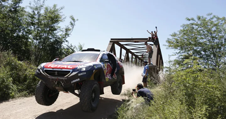 Peugeot 2008 DKR: il debutto alla Dakar 2015