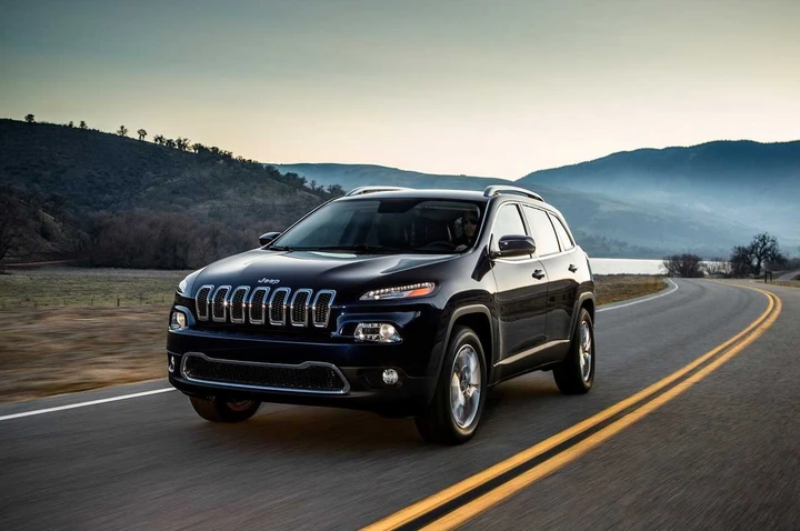 Nuova Jeep Cherokee 2013, prime immagini ufficiali