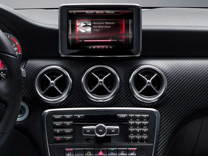 Mercedes Classe A: prime foto degli interni