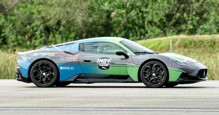 Maserati MC20: senza pilota sfreccia a 318 km/h e frantuma il record mondiale
