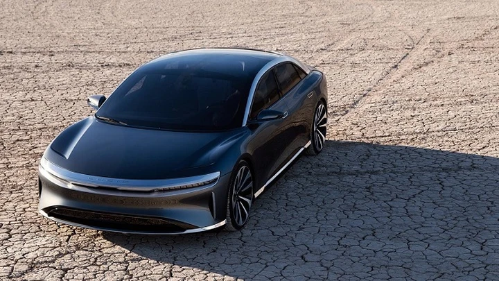 Lucid Air: 832 km di autonomia per la nuova berlina elettrica