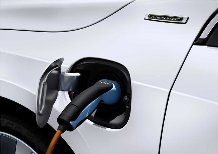 Volvo attenta alla sicurezza delle ibride
