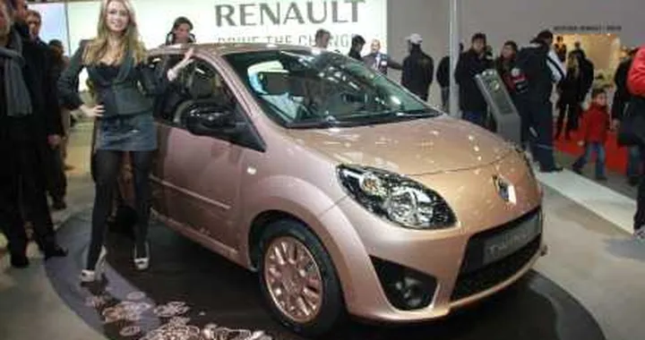 Motor Show: anche Martina Stella e Anna Falchi tra gli stand