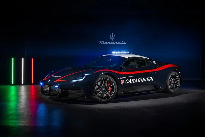 Le nuove supercar dei Carabinieri: Alfa Romeo e Maserati salvano vite