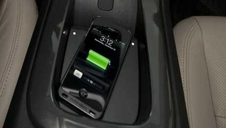Chevrolet Volt: ricarica wireless per lo smartphone